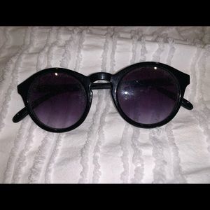 ⭐️BLACK OMBRÉ SUNGLASSES⭐️